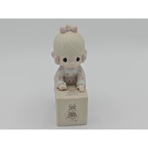 Precious Moments E 0007 Sharing Is Universal Collector Club Enesco Figurine 1987